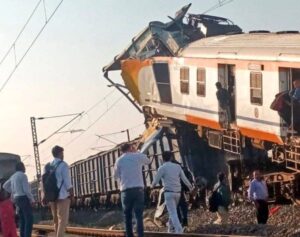 बिलासपुर रेल हादसे में अब तक 11 लोगों की मौत, कई शक्ति जिले की बिटिया प्रिया चंद्रा भी हुई हादसे का शिकार, राहत बचाव कार्य चल रहा जोरों से, डाउन लाइन पर रेल परिचालन शुरू, शासन ने किया मुआवजे का ऐलान बिलासपुर रेल हादसे में अब तक 11 लोगों की मौत, कई शक्ति जिले की बिटिया प्रिया चंद्रा भी हुई हादसे का शिकार, राहत बचाव कार्य चल रहा जोरों से, डाउन लाइन पर रेल परिचालन शुरू, शासन ने किया मुआवजे का ऐलान kshititech