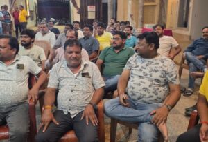 जिला मुख्यालय शक्ति में 6 नवंबर को अग्रवाल समाज ने अमित बघेल की अमर्यादित टिप्पणी को लेकर निकाली रैली, पुलिस थाना शक्ति में दिया ज्ञापन, गिरफ्तारी की करी मांग, अग्रवाल सभा अध्यक्ष श्यामसुंदर ने कहा- गिरफ्तारी नहीं होने पर समाज करेगा बड़ा आंदोलन जिला मुख्यालय शक्ति में 6 नवंबर को अग्रवाल समाज ने अमित बघेल की अमर्यादित टिप्पणी को लेकर निकाली रैली, पुलिस थाना शक्ति में दिया ज्ञापन, गिरफ्तारी की करी मांग, अग्रवाल सभा अध्यक्ष श्यामसुंदर ने कहा- गिरफ्तारी नहीं होने पर समाज करेगा बड़ा आंदोलन kshititech