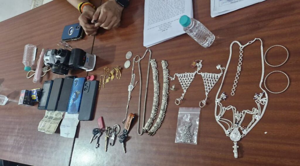 धन्यवाद शक्ति पुलिस- शक्ति पुलिस की चोरी के मामलों में बड़ी सफलता- लाखों रुपए का सामान हुआ जब्त,TI लखन पटेल एवं साइबर टीम की सजगता से चोरी के आरोपी हुए गिरफ्तार,एडिशनल एसपी हरीश यादव ने प्रेस वार्ता लेकर दी जानकारी, एसपी ठाकुर साहब के निर्देशन में पुलिस सजग, पुलिस की सक्रियता से आम जनता के मन में सुरक्षा की भावना हुई और मजबूत kshititech