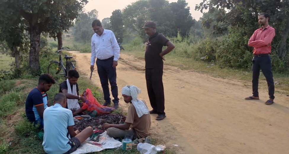 कृषक हो रहे मालामाल- वन विभाग के डीएफओ की पहल से 37 गांवो के 400 किसानों को मिला अपना खुद का रोजगार,DFO मनीष कश्यप की पहल की पूरे अंचल में हो रही प्रशंसा कृषक हो रहे मालामाल- वन विभाग के डीएफओ की पहल से 37 गांवो के 400 किसानों को मिला अपना खुद का रोजगार,DFO मनीष कश्यप की पहल की पूरे अंचल में हो रही प्रशंसा kshititech