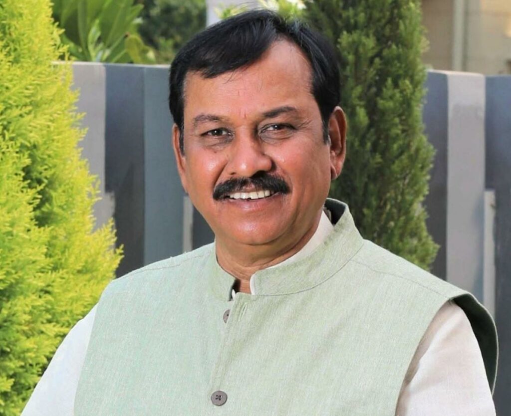 चन्द्रनाहू चंद्रा समाज के पूर्व केंद्रीय अध्यक्ष कृष्णकांत चंद्रा को मिली बड़ी जिम्मेदारी- प्रांतीय महासम्मेलन के संयोजक बनाए गए के के चंद्रा,दुर्ग के सांसद विजय बघेल ने दी संयोजक की जिम्मेदारी, 13- 14 दिसंबर को शक्ति में होगा प्रदेश स्तर का महासम्मेलन, 17 नवंबर को तैयारियो के लिए आयोजित की गई है बैठक kshititech