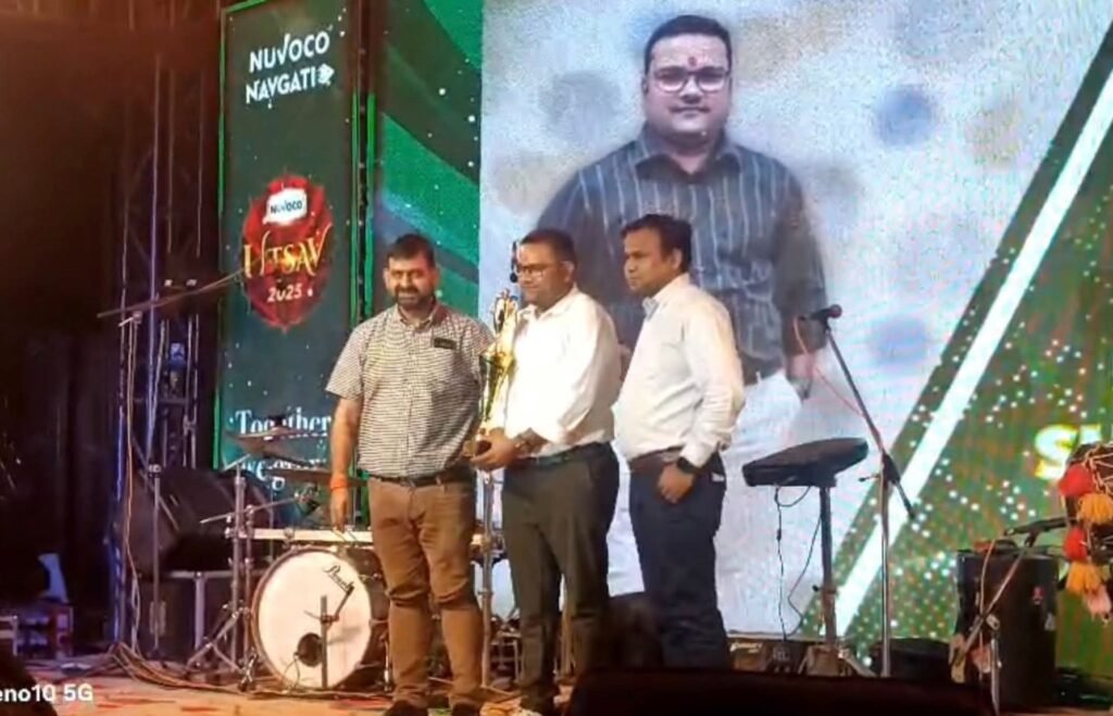 अंकित को मिला सर्वाधिक बिक्री का अवार्ड- पूरे संभाग में सर्वाधिक सीमेंट बिक्री के लिए सम्मानित हुए शक्ति के अंकित अग्रवाल,नुवोको सीमेंट लिमिटेड ने आयोजित किया था अवार्ड सेरेमनी, अंकित ने कहा- ग्राहकों के भरोसे एवं विश्वास से ही मिली यह सफलता की मंजिल अंकित को मिला सर्वाधिक बिक्री का अवार्ड- पूरे संभाग में सर्वाधिक सीमेंट बिक्री के लिए सम्मानित हुए शक्ति के अंकित अग्रवाल,नुवोको सीमेंट लिमिटेड ने आयोजित किया था अवार्ड सेरेमनी, अंकित ने कहा- ग्राहकों के भरोसे एवं विश्वास से ही मिली यह सफलता की मंजिल kshititech