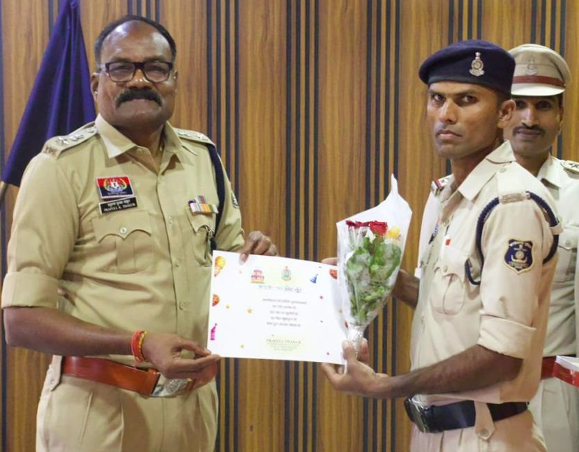बेहतर पुलिसिंग व्यवस्था के लिए मंथन- शक्ति जिले के SP प्रफुल्ल ठाकुर ने ली जिले भर के थाना प्रभारियो एवं विभागीय कर्मचारियों की विस्तृत समीक्षा बैठक, 40 बिंदुओं पर दिए गए दिशा निर्देश, एसपी साहब की नई पहल विभागीय अधिकारी, कर्मचारियों के जन्मदिन पर भेंट किया जाएगा गुलदस्ता एवं एक दिन का मिलेगा अवकाश बेहतर पुलिसिंग व्यवस्था के लिए मंथन- शक्ति जिले के SP प्रफुल्ल ठाकुर ने ली जिले भर के थाना प्रभारियो एवं विभागीय कर्मचारियों की विस्तृत समीक्षा बैठक, 40 बिंदुओं पर दिए गए दिशा निर्देश, एसपी साहब की नई पहल विभागीय अधिकारी, कर्मचारियों के जन्मदिन पर भेंट किया जाएगा गुलदस्ता एवं एक दिन का मिलेगा अवकाश kshititech