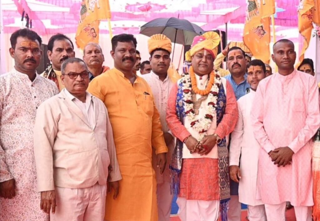 राधे कृष्ण की होगी गूंज- सकरेली कला में भव्य कलश यात्रा के साथ हुआ श्री मद् भागवत का शुभारंभ,कथा व्यास पर होंगे पं. मनोज तिवारी जी, आसपास के ग्रामीण क्षेत्र से भी पहुंची महिलाओं ने करी कलश यात्रा में सहभागिता, धार्मिक आयोजनों में पूरे जिले का अग्रणी गांव है सकरेली कला राधे कृष्ण की होगी गूंज- सकरेली कला में भव्य कलश यात्रा के साथ हुआ श्री मद् भागवत का शुभारंभ,कथा व्यास पर होंगे पं. मनोज तिवारी जी, आसपास के ग्रामीण क्षेत्र से भी पहुंची महिलाओं ने करी कलश यात्रा में सहभागिता, धार्मिक आयोजनों में पूरे जिले का अग्रणी गांव है सकरेली कला kshititech