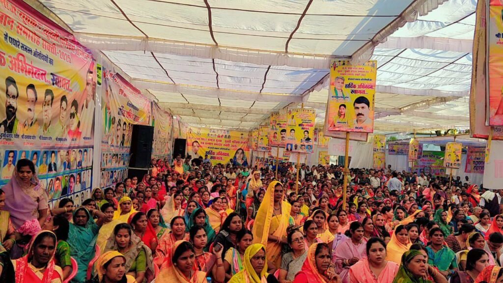 शक्ति में मरार पटेल समाज का हुआ प्रदेश स्तरीय ऐतिहासिक सम्मेलन,माँ शाकंभरी  की निकली भव्य शोभायात्रा, समाज के 680 बच्चों ने उपस्थित होकर दिया अपना परिचय, समाज के विवाह योग्य बच्चों की वैवाहिक पत्रिका का भी हुआ विमोचन, हजारों समाज बंधुओ की रही उपस्थिति, पूर्व प्रदेश अध्यक्ष प्रेम पटेल ने कहा- ऐतिहासिक उपस्थिति के लिए सभी का धन्यवाद kshititech