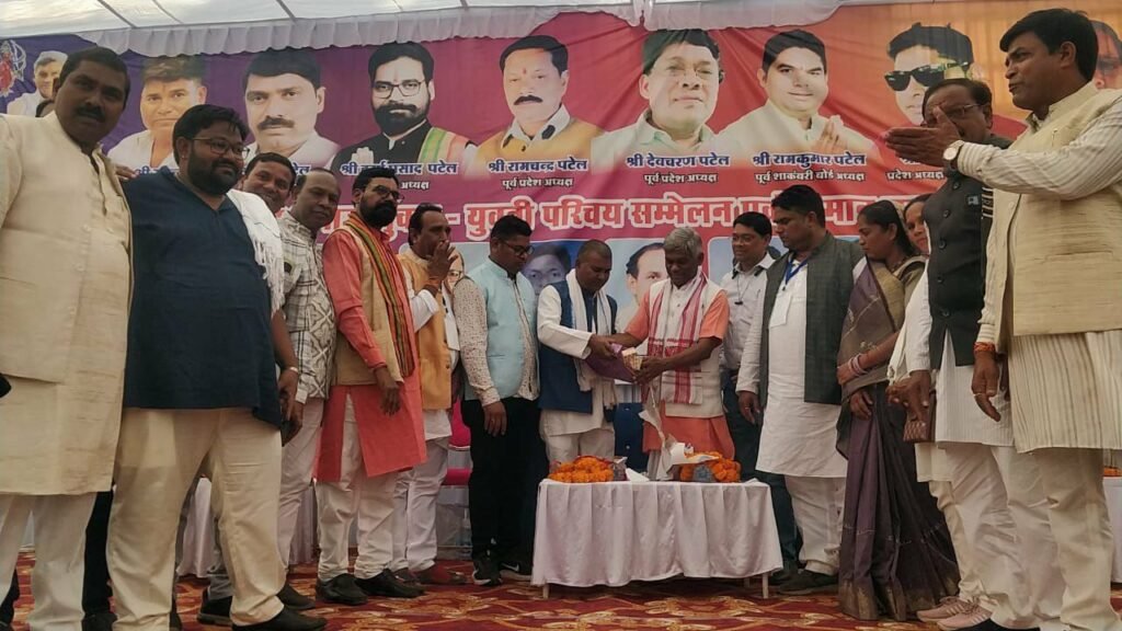 शक्ति में मरार पटेल समाज का हुआ प्रदेश स्तरीय ऐतिहासिक सम्मेलन,माँ शाकंभरी  की निकली भव्य शोभायात्रा, समाज के 680 बच्चों ने उपस्थित होकर दिया अपना परिचय, समाज के विवाह योग्य बच्चों की वैवाहिक पत्रिका का भी हुआ विमोचन, हजारों समाज बंधुओ की रही उपस्थिति, पूर्व प्रदेश अध्यक्ष प्रेम पटेल ने कहा- ऐतिहासिक उपस्थिति के लिए सभी का धन्यवाद kshititech