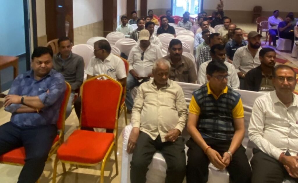 शक्ति में केमिस्टों की कार्यशाला हुई संपन्न, जिला औषधि विक्रेता संघ जांजगीर चाम्पा ने किया था आयोजन,जिले के सहायक ड्रग कंट्रोलर रविंद्र गेंदले ने कहा- दवाई विक्रेता नियमों का करें पालन, स्वच्छता का रखें ध्यान, नशा मुक्ति की शपथ दिलाई गई केमिस्ट साथियों को,SIR को लेकर भी केमिस्टों को दी गई जानकारी, जिले के ढाई सौ दवाई विक्रेता रहे मौजूद kshititech