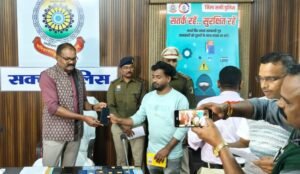 धन्यवाद साइबर टीम- शक्ति जिले की साइबर टीम की सक्रियता से करीब 11 लाख रुपए के 70 मोबाइल फोन वापस किए गए मालिकों को, अब तक टीम ने 400 गुमे मोबाइलों को किया है बरामद, एडिशनल एसपी हरीश यादव एवं साइबर प्रभारी अमित सिंह के नेतृत्व में टीम सजग, जिले के एसपी ठाकुर साहब ने भी साइबर टीम की थपथपाई पीठ kshititech