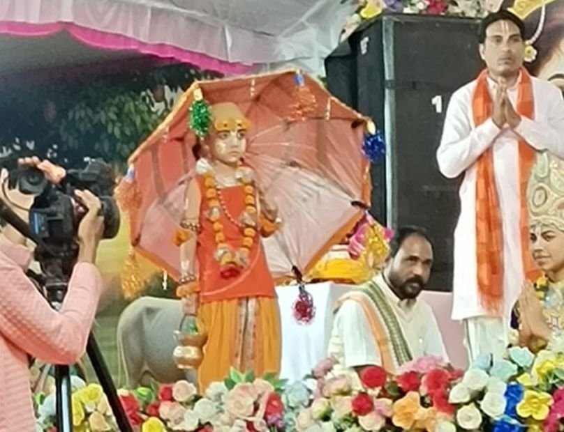 सकरेली कलां में भागवत कथा में चतुर्थ दिवस वामन अवतार एवं श्री कृष्ण जन्म क्या हुआ सुंदर प्रसंग, सार्वजनिक श्रीमद् भागवत कथा में सैकड़ो श्रद्धालु भक्तजन कर रहे कथा श्रवण kshititech