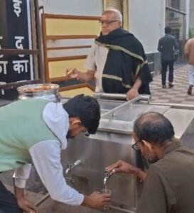 सीताराम जी के कर्मठता को नमन- रायपुर के मेकाहारा हॉस्पिटल के बगल में स्थित मंगल भवन में मरीजों को मिल रही बेहतर सुविधाएं, ठंड में तड़के सुबह गरमा गरम चाय एवं स्वादिष्ट टोस्ट भी दिया जा रहा प्रबंधन द्वारा,मंगल भवन के संस्थापक सीताराम अग्रवाल ने कहा- प्रभु ने दिया है हमें सेवा का अवसर, छत्तीसगढ़ में सेवा का सबसे बड़ा प्रकल्प है मंगल भवन धर्मशाला kshititech