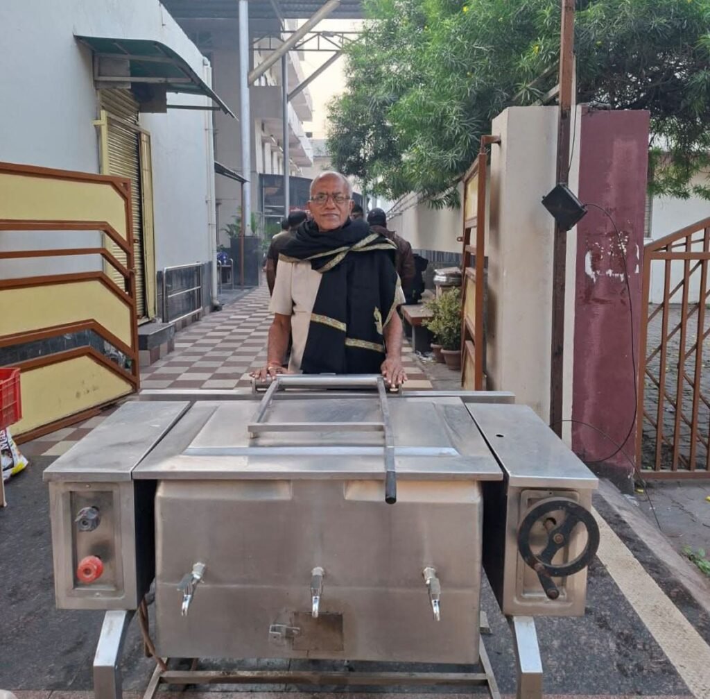 सीताराम जी के कर्मठता को नमन- रायपुर के मेकाहारा हॉस्पिटल के बगल में स्थित मंगल भवन में मरीजों को मिल रही बेहतर सुविधाएं, ठंड में तड़के सुबह गरमा गरम चाय एवं स्वादिष्ट टोस्ट भी दिया जा रहा प्रबंधन द्वारा,मंगल भवन के संस्थापक सीताराम अग्रवाल ने कहा- प्रभु ने दिया है हमें सेवा का अवसर, छत्तीसगढ़ में सेवा का सबसे बड़ा प्रकल्प है मंगल भवन धर्मशाला kshititech