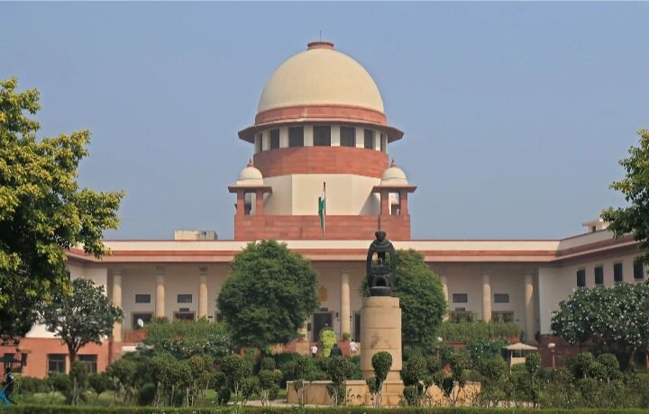 अपनी जुबान संभाल कर रखिये- विभिन्न समाजों के इष्ट देवताओं पर अशोभनीय टिप्पणी करने वाले अमित बघेल की सुप्रीम कोर्ट ने करी याचिका खारिज, सर्वोच्च न्यायालय ने कहा- प्रत्येक राज्यों में दर्ज मामलों की कानूनी प्रक्रिया का करना पड़ेगा सामना, राज्यों की पुलिस आएगी, आपको देश की सैर करवाएगी kshititech