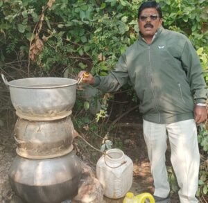 जंगल के अंदर चल रही अवैध शराब फैक्ट्री पर आबकारी विभाग ने मारा छापा, सैकड़ो क्विंटल महुआ लहान जप्त, शक्ति वृत्त के अधिकारी उप्पल साहाब की बड़ी कार्रवाई, सैकड़ो लीटर अवैध महुआ शराब भी हुई जब्त,उप्पल साहब की दहशत से शराब कारोबारी जंगलों की ओर करने लगे हैं पलायन kshititech