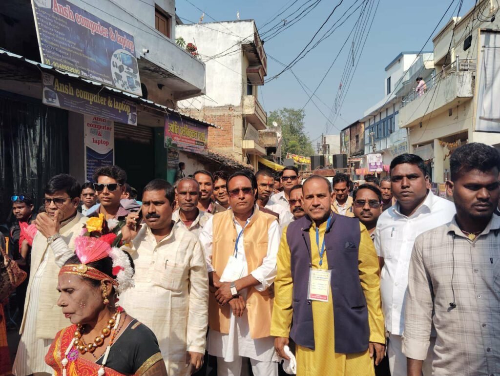 शक्ति में मरार पटेल समाज का हुआ प्रदेश स्तरीय ऐतिहासिक सम्मेलन,माँ शाकंभरी  की निकली भव्य शोभायात्रा, समाज के 680 बच्चों ने उपस्थित होकर दिया अपना परिचय, समाज के विवाह योग्य बच्चों की वैवाहिक पत्रिका का भी हुआ विमोचन, हजारों समाज बंधुओ की रही उपस्थिति, पूर्व प्रदेश अध्यक्ष प्रेम पटेल ने कहा- ऐतिहासिक उपस्थिति के लिए सभी का धन्यवाद kshititech