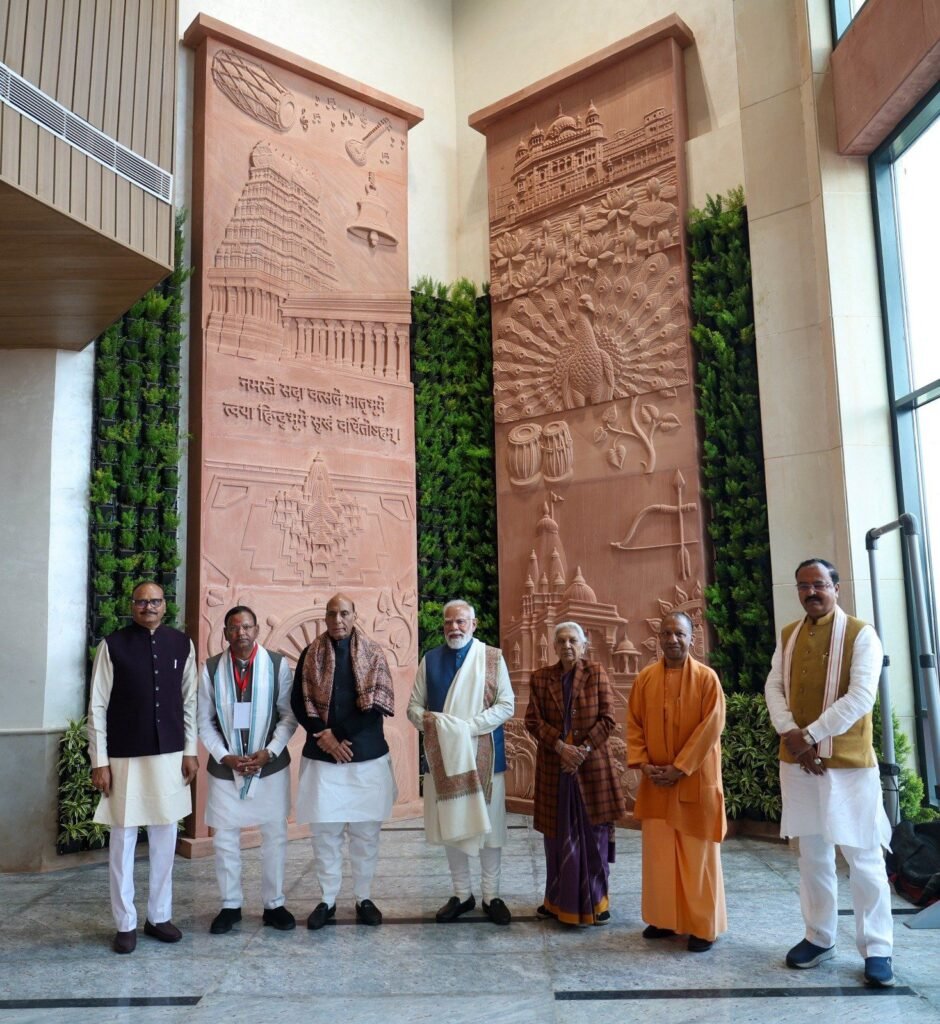 राष्ट्र का प्रेरणा स्थल- प्रधानमंत्री मोदी ने किया अटल जी की जन्म जयंती पर करीब 300 करोड रुपए की लागत वाले 65 एकड़ में फैले राष्ट्र प्रेरणा स्थल का लोकार्पण, अटल जी, दीनदयाल जी एवं मुखर्जी जी की काँसे की धातु से बनी 65 फीट ऊंची तीन प्रतिमाएं होंगी यहां का मुख्य आकर्षण, 2 लाख लोगों की क्षमता का मैदान राष्ट्र का प्रेरणा स्थल- प्रधानमंत्री मोदी ने किया अटल जी की जन्म जयंती पर करीब 300 करोड रुपए की लागत वाले 65 एकड़ में फैले राष्ट्र प्रेरणा स्थल का लोकार्पण, अटल जी, दीनदयाल जी एवं मुखर्जी जी की काँसे की धातु से बनी 65 फीट ऊंची तीन प्रतिमाएं होंगी यहां का मुख्य आकर्षण, 2 लाख लोगों की क्षमता का मैदान kshititech