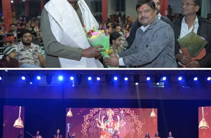 चंद्रहासिनी विद्यापीठ में वार्षिकोत्सव 'अभिव्यक्ति 5.0' की धूम; सांस्कृतिक प्रस्तुतियों ने मोहा मन , जिले के आईपीएस पुलिस अधीक्षक प्रफुल्ल ठाकुर रहे मुख्य अतिथि, एसपी साहब ने कहा- ऐसे आयोजनों से बच्चों की सांस्कृतिक प्रतिभाओं को मिलता है बेहतर अवसर kshititech