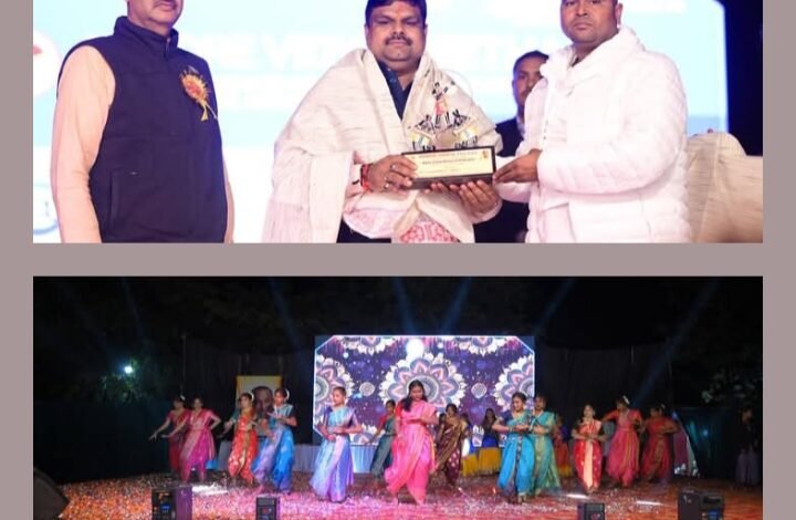 वार्षिक समारोह में शिक्षा मंत्री गजेंद्र यादव बोले- संस्कारयुक्त शिक्षा से बनता है सशक्त भविष्य,अघोर विद्यापीठ पोड़ी दल्हा में संस्कार और संस्कृति का भव्य उत्सव,माईनिंग चैयरमेन सौरभ सिंह भी रहे मौजूद kshititech