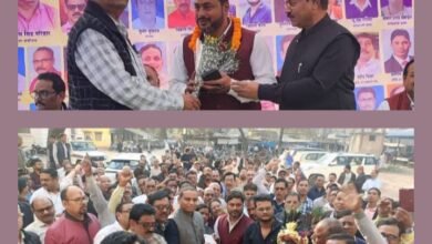 तीन दिवसीय धरना- प्रदर्शन आंदोलन में दिखी अधिकारी कर्मचारियों की एकजुटता एवम आक्रोश, जांजगीर चांपा जिले में बड़े शक्ति प्रदर्शन के रूप में नजर आया कर्मचारी- अधिकारी फेडरेशन का आंदोलन, डॉ रविंद्र द्विवेदी ने कहा- शासन तक प्रेषित की गई है संघ की मांगे,संघ ने कहा-DA हमारा मौलिक अधिकार,इस आवाज को दबाया नहीं जा सकता kshititech