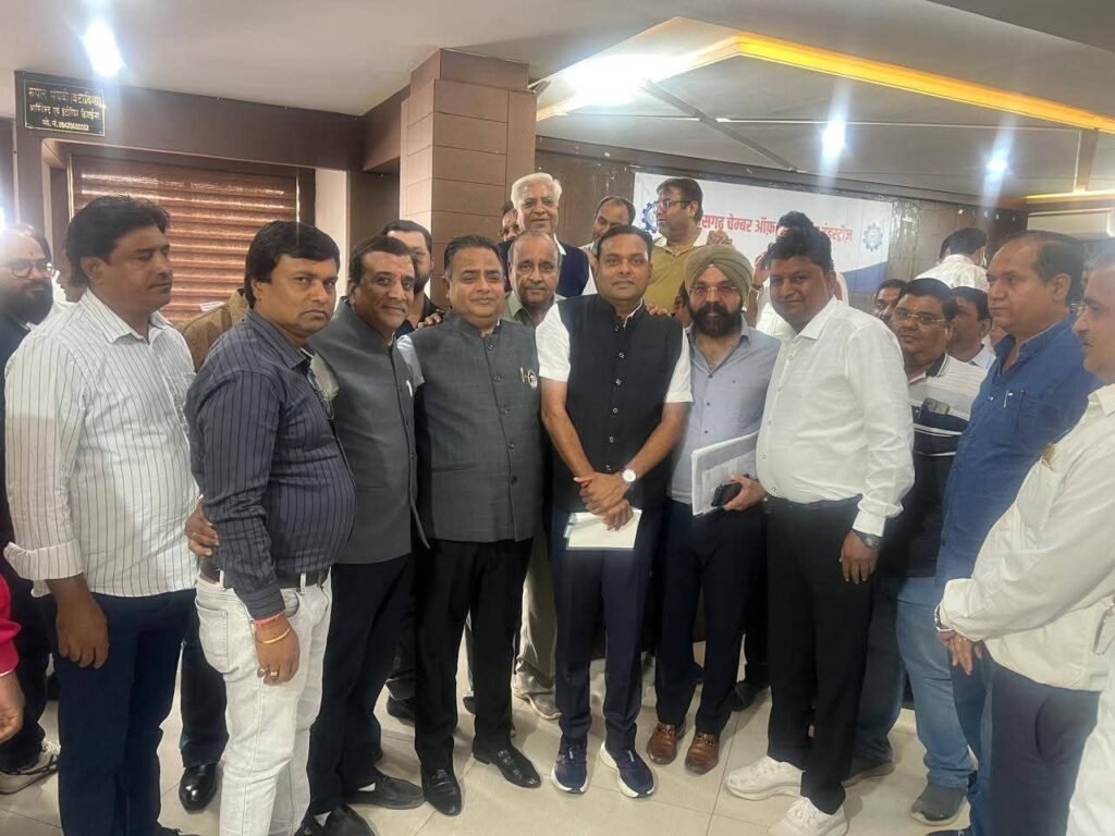 शहरी क्षेत्र में ट्रेड लाइसेंस पर चैंबर ने जताया कड़ा विरोध- चैंबर ने कहा- व्यापारियों पर पड़ेगा अनावश्यक आर्थिक बोझ,चेंबर भवन में द्वितीय कार्यकारिणी बैठक सम्पन्न, बैठक में लिए गए अनेक महत्वपूर्ण निर्णय,कार्यकारी महामंत्री अमर सुल्तानिया ने कहा- चेंबर की पहल से व्यापारियों को मिली जीएसटी में बड़ी राहत kshititech