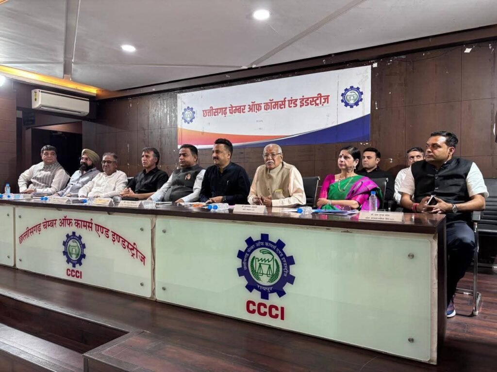 शहरी क्षेत्र में ट्रेड लाइसेंस पर चैंबर ने जताया कड़ा विरोध- चैंबर ने कहा- व्यापारियों पर पड़ेगा अनावश्यक आर्थिक बोझ,चेंबर भवन में द्वितीय कार्यकारिणी बैठक सम्पन्न, बैठक में लिए गए अनेक महत्वपूर्ण निर्णय,कार्यकारी महामंत्री अमर सुल्तानिया ने कहा- चेंबर की पहल से व्यापारियों को मिली जीएसटी में बड़ी राहत kshititech