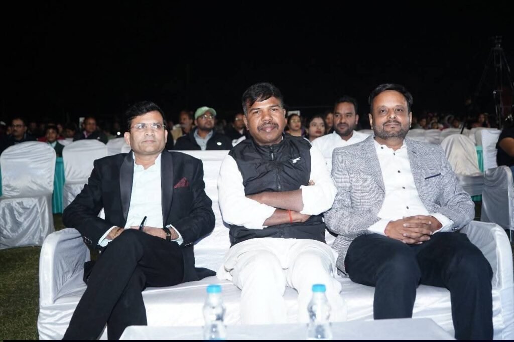 सर्वोदय पब्लिक स्कूल सीबीएसई के बच्चों ने वार्षिक उत्सव के माध्यम से दी अपनी सुंदर प्रस्तुति, चंद्रपुर विधायक रामकुमार यादव,  इंजीनियर दिनेश डनसेना एवं इंजीनियर मनीष स्वर्णकार रहे अतिथि के रूप में मौजूद, शक्ति जिले का सर्वश्रेष्ठ सीबीएसई स्कूल है सर्वोदय पब्लिक kshititech