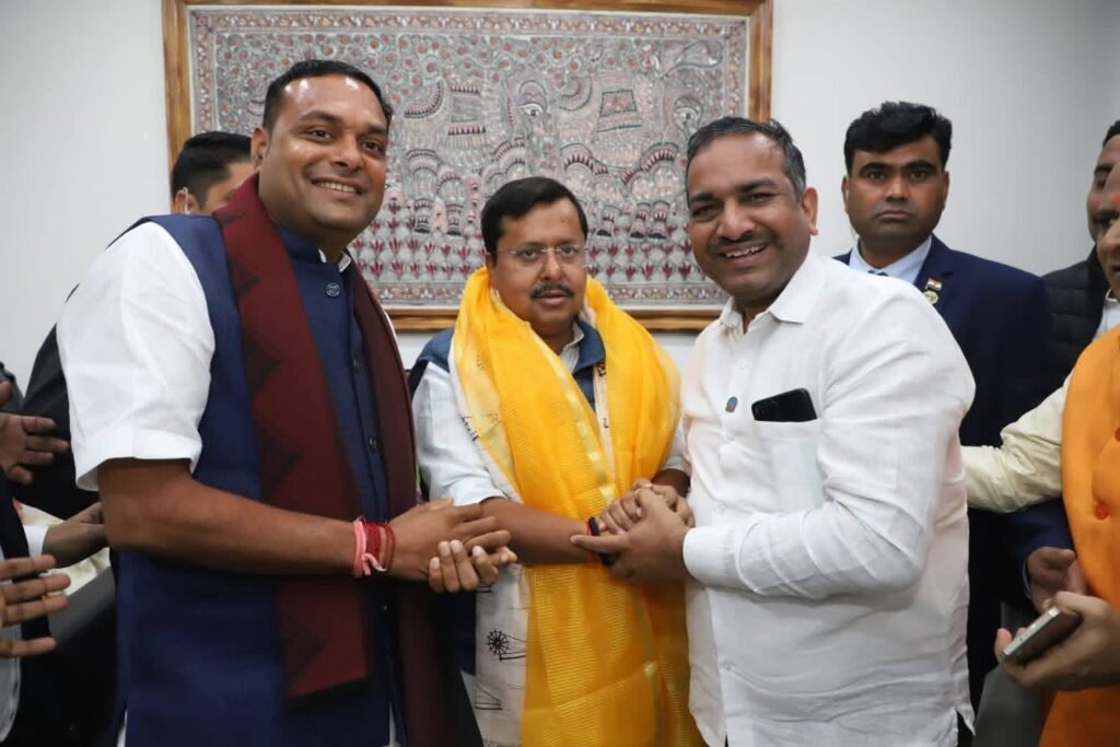 जशपुर जिला प्रभारी अमर सुल्तानिया पहुंचे दिल्ली, राष्ट्रीय कार्यकारी अध्यक्ष नितिन नवीन से करी मुलाकात, अखिल भारतीय मारवाड़ी युवा मंच के पूर्व राष्ट्रीय अध्यक्ष रवि अग्रवाल ने भी नितिन नवीन को दी बधाई, अमर सुल्तानिया ने कहा- नितिन जी के समृद्ध अनुभवो से संगठन सफलता के नए सोपान तय करेगा kshititech