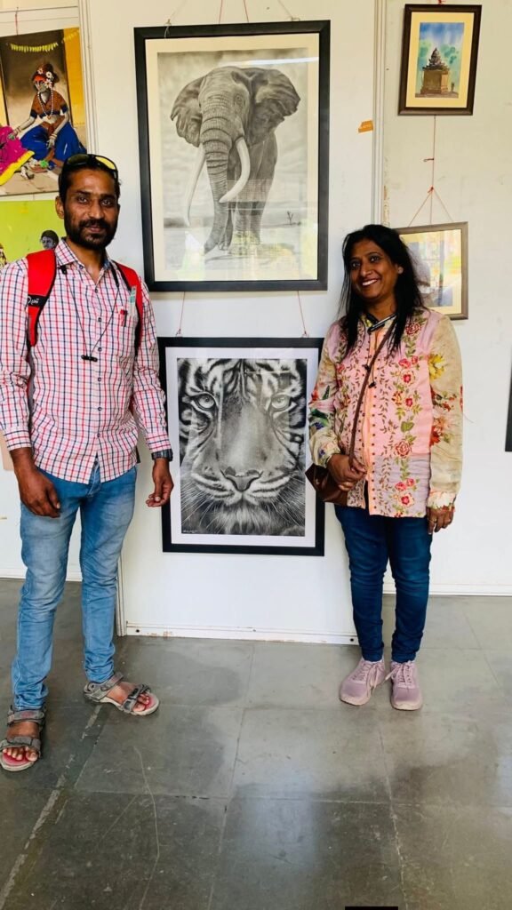 मैसूर के दशहरे मैदान में आयोजित कला प्रदर्शनी में उषा केडिया की कलाकृतियों को मिली सराहना, विदेशी सैलानियों ने करी पेंटिंग्स की प्रशंसा, अपनी श्रेष्ठ कलाओं से अंतरराष्ट्रीय मंच पर भी सम्मानित हो चुकी हैं उषा केडिया मैसूर के दशहरे मैदान में आयोजित कला प्रदर्शनी में उषा केडिया की कलाकृतियों को मिली सराहना, विदेशी सैलानियों ने करी पेंटिंग्स की प्रशंसा, अपनी श्रेष्ठ कलाओं से अंतरराष्ट्रीय मंच पर भी सम्मानित हो चुकी हैं उषा केडिया kshititech