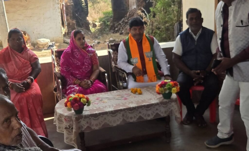 पूर्व विधायक डॉक्टर खिलावन साहू के गृह ग्राम नगरदा में अटल जी की जन्म जयंती को मनाया गया सुशासन दिवस के रूप में, डॉक्टर खिलावन साहू ने कहा- अटल जी ने किया छत्तीसगढ़ राज्य का निर्माण, बासिन में आयोजित जयंती कार्यक्रम में भी पहुंचे पूर्व विधायक साहू kshititech