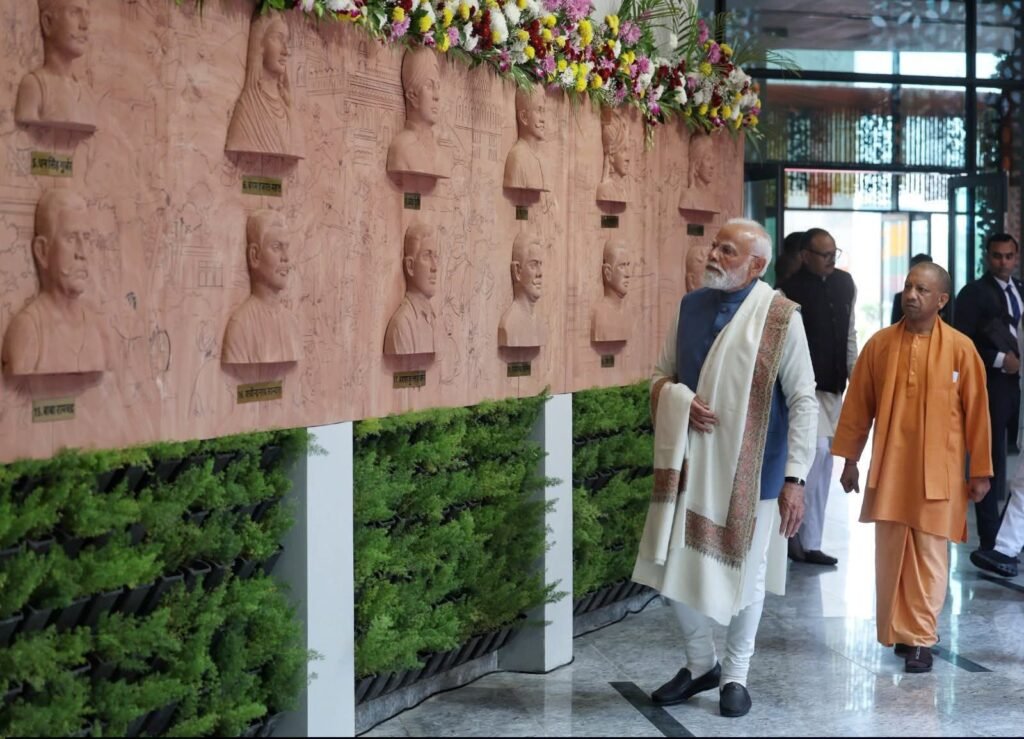 राष्ट्र का प्रेरणा स्थल- प्रधानमंत्री मोदी ने किया अटल जी की जन्म जयंती पर करीब 300 करोड रुपए की लागत वाले 65 एकड़ में फैले राष्ट्र प्रेरणा स्थल का लोकार्पण, अटल जी, दीनदयाल जी एवं मुखर्जी जी की काँसे की धातु से बनी 65 फीट ऊंची तीन प्रतिमाएं होंगी यहां का मुख्य आकर्षण, 2 लाख लोगों की क्षमता का मैदान राष्ट्र का प्रेरणा स्थल- प्रधानमंत्री मोदी ने किया अटल जी की जन्म जयंती पर करीब 300 करोड रुपए की लागत वाले 65 एकड़ में फैले राष्ट्र प्रेरणा स्थल का लोकार्पण, अटल जी, दीनदयाल जी एवं मुखर्जी जी की काँसे की धातु से बनी 65 फीट ऊंची तीन प्रतिमाएं होंगी यहां का मुख्य आकर्षण, 2 लाख लोगों की क्षमता का मैदान kshititech