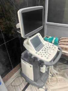 डोंगरगढ़ में मां बमलेश्वरी मंदिर ट्रस्ट द्वारा स्थापित मल्टी स्पेशलिटी हॉस्पिटल बना आधुनिक चिकित्सा का सबसे बड़ा केंद्र, एमआरआई मशीन सहित 50 बिस्तरों का है धर्मादा अस्पताल, ट्रस्ट के अध्यक्ष मनोज अग्रवाल के नेतृत्व में श्रद्धालुओं के सुविधाओं के लिए भी हो रहा है बेहतर कार्य kshititech