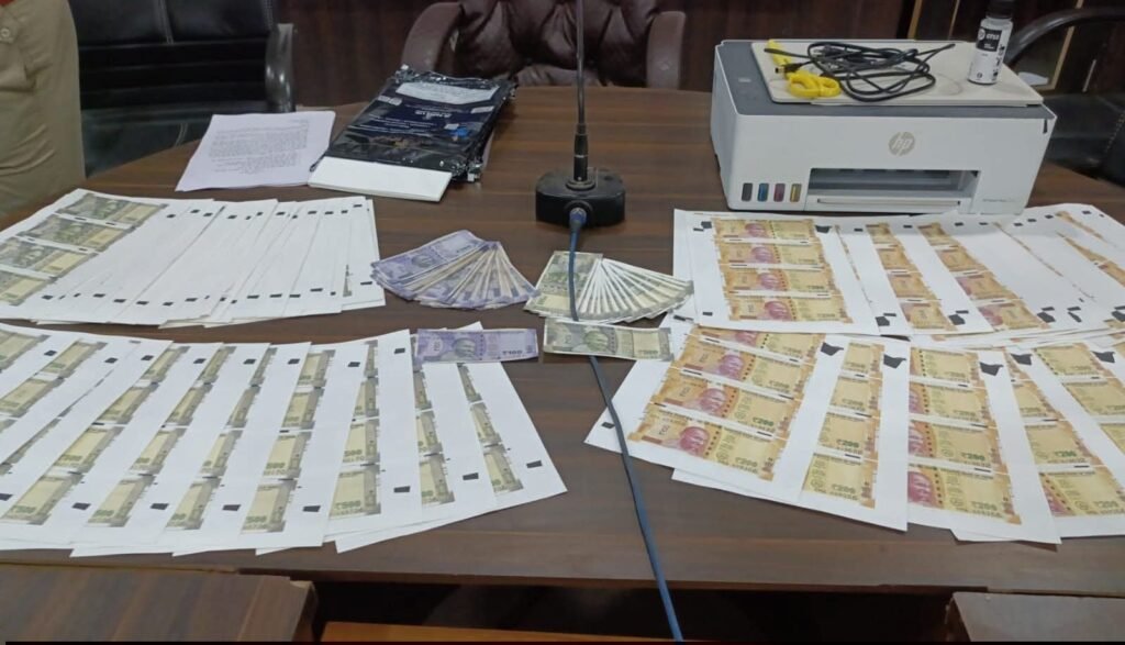 नकली नोट के मास्टरमाइंड पति-पत्नी गिरफ्तार, लाखों रुपए के नकली नोट भी हुए बरामद, पुलिस की बड़ी सफलता kshititech