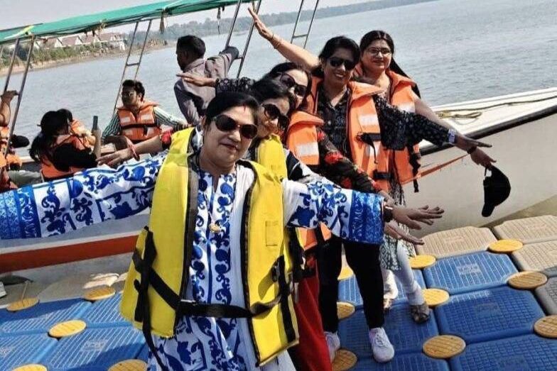 श्रुति फाउंडेशन के सदस्यों ने किया तांदुला डेम का भ्रमण, गंगा मैया के दर्शन भी किये सदस्यों ने, संस्थापक अध्यक्ष नीतू के नेतृत्व में पहुंचे सदस्य, श्रुति ने कहा-इस पिकनिक ने संस्था के सदस्यों की हंसी- खुशी के साथ ही आपसी सहयोग को भी किया मजबूत kshititech