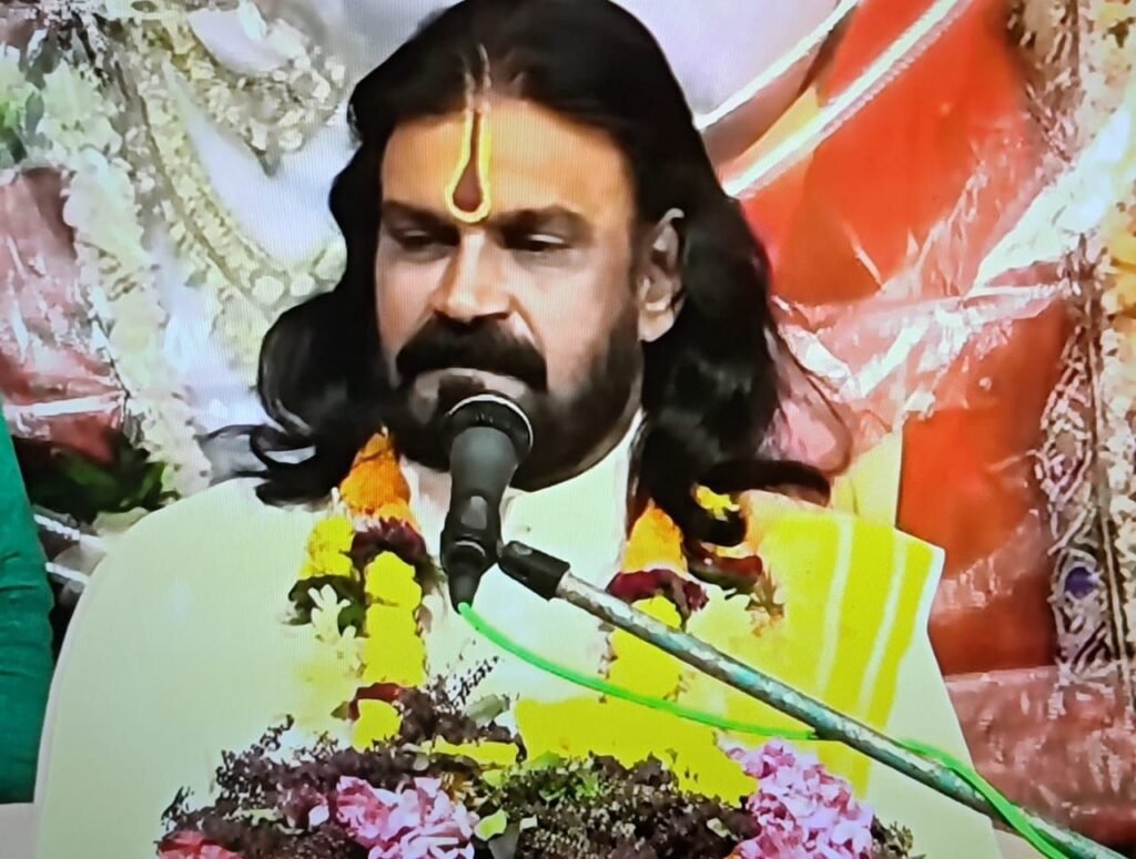 मोक्षदा एकादशी- 1 दिसंबर को भगवत गीता के प्राकट्य दिवस दिवस पर सुप्रसिद्ध भागवत कथा आचार्य राजेंद्र जी महाराज के मुखारविंद से, आचार्य जी ने कहा- हमें समाज के लोगों को भगवत गीता जैसे महान ग्रंथो का करना चाहिए वितरण kshititech