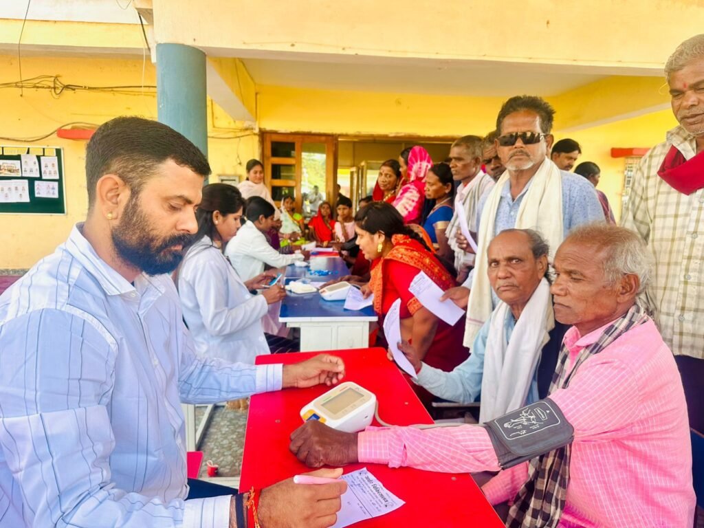 अवधूत भगवान राम जी के 34वें महानिर्वाण दिवस पर पौड़ी दल्हा आश्रम में हुआ कार्यक्रम, परमार्थ, निष्कामता, परोपकार और उदारता ऐहलोक -परलोक की सकल अनुकूलताओं की कुंजी हैं- पूज्य कापालिक धर्म रक्षित राम जी kshititech