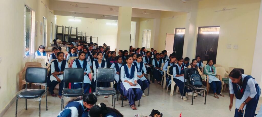 विश्व एड्स दिवस पर शासकीय क्रांति कुमार स्नातकोत्तर महाविद्यालय सक्ती में जागरूकता कार्यक्रम आयोजित, विद्यार्थियों के बीच पोस्टर प्रतियोगिता का भी हुआ आयोजन, विजेता प्रतिभागियों को किया गया सम्मानित kshititech