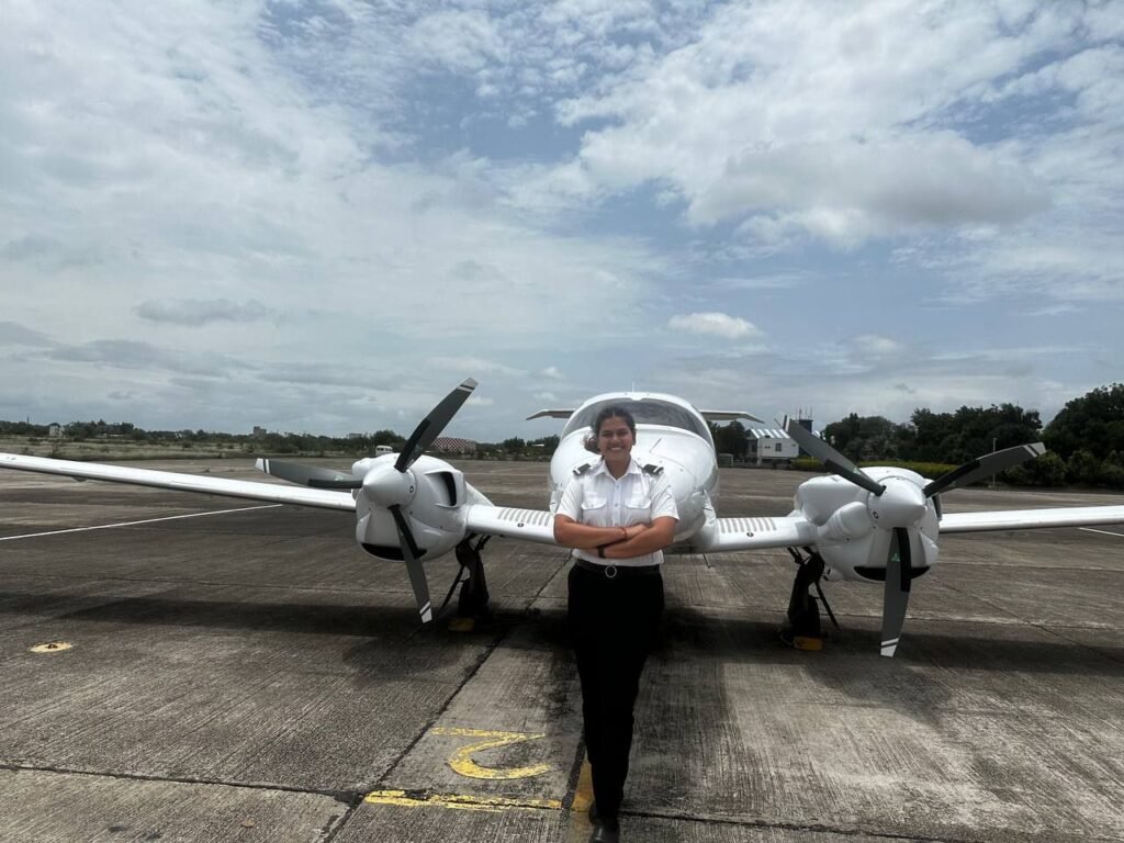 आस्था उड़ाएगी हवाई जहाज- शक्ति के समाज सेवी अमरलाल अग्रवाल कॉन्ट्रेक्टर की बिटिया बनी महिला कमर्शियल पायलट, 2 दिसंबर को अपने पायलट के कोर्स का अंतिम चरण किया पूरा, अग्रवाल समाज में छत्तीसगढ़ की दूसरी महिला पायलट बनने का गौरव हासिल किया आस्था ने kshititech