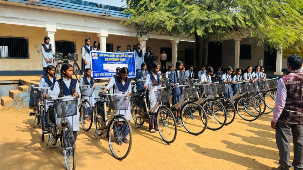 बाराद्वार के सेजस स्कूल में हुआ सरस्वती साइकिल योजना का वितरण,जन भागीदारी अध्यक्ष अमित कलानोरिया ने कहा-भाजपा सरकार की महत्वाकांक्षी योजना है सरस्वती साइकिल, नगर पंचायत अध्यक्ष,उपाध्यक्ष सहित गणमान्य नागरिक रहे मौजूद kshititech