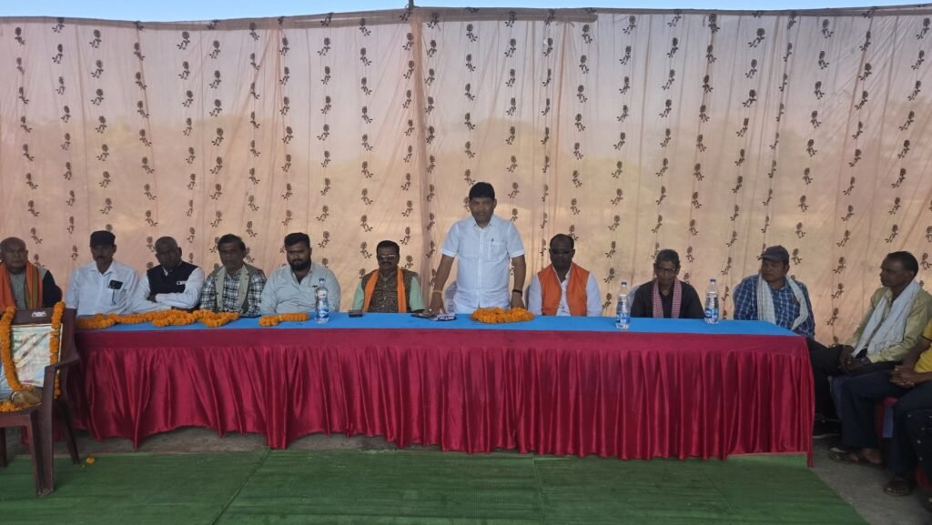 सक्ति के पूर्व विधायक डॉ. खिलावन साहू ने पतेरापाली कला में धान खरीदी केंद्र का किया शुभारंभ,खिलावन ने कहा- विष्णु देव की सरकार ने किसानों के लिए धान खरीदी की बनाई है सुचारू व्यवस्था kshititech