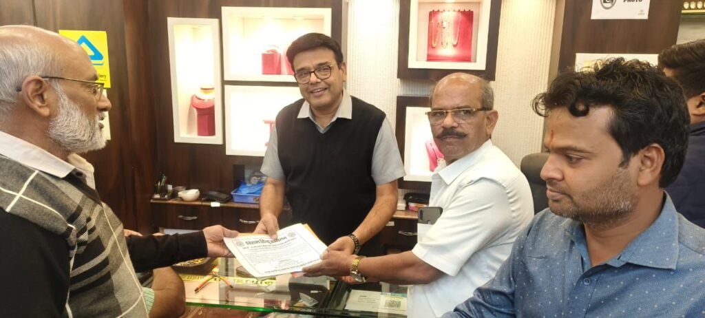 शक्ति में 14 दिसंबर को होगा विराट हिंदू सम्मेलन, हिंदू सम्मेलन आयोजन समिति शक्ति जिले के संयोजक गोविंद देवांगन ने दी जानकारी, घर-घर जाकर सम्मेलन का दिया जा रहा निमंत्रण, गोविंद ने कहा- सम्मेलन को संबोधित करने प्रदेश तथा विभिन्न राज्यों से पहुंचेंगे हिंदू नेता kshititech