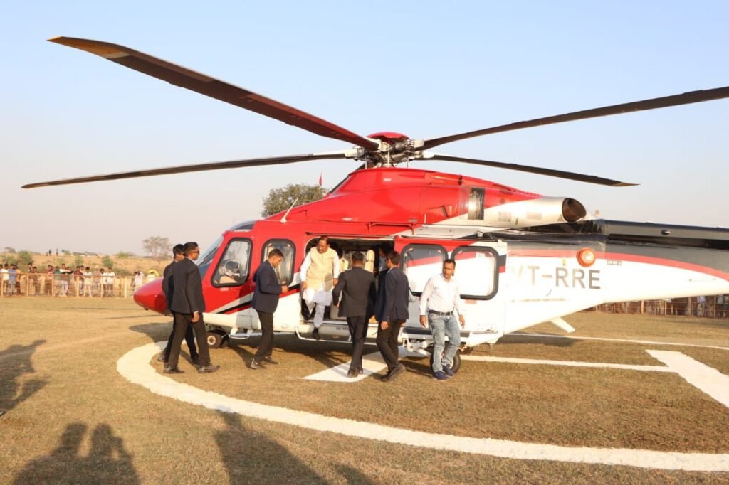 140 जोड़ों को 36-36 हजार रुपये का मिला चेक, मुख्यमंत्री साय पहुंचे हसौद, गायत्री महायज्ञ में हुए शामिल,जिले के कलेक्टर, एसपी ने किया वेलकम, सीएम साय ने कहा-दहेज प्रथा एवं फिजूल खर्ची को रोकने सरकार ने प्रारंभ की है विवाह योजना kshititech