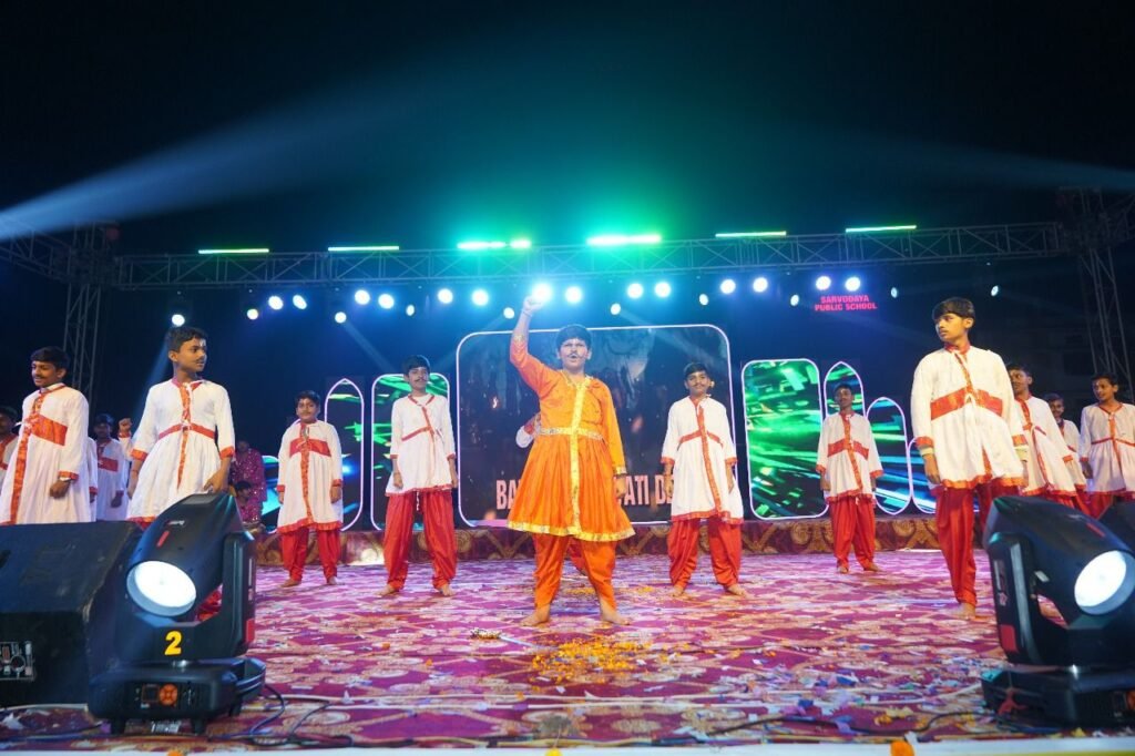 सर्वोदय पब्लिक स्कूल सीबीएसई के बच्चों ने वार्षिक उत्सव के माध्यम से दी अपनी सुंदर प्रस्तुति, चंद्रपुर विधायक रामकुमार यादव,  इंजीनियर दिनेश डनसेना एवं इंजीनियर मनीष स्वर्णकार रहे अतिथि के रूप में मौजूद, शक्ति जिले का सर्वश्रेष्ठ सीबीएसई स्कूल है सर्वोदय पब्लिक kshititech