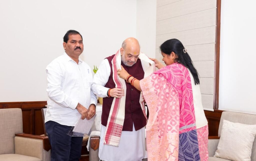 सांसद कमलेश जांगड़े ने करी केंद्रीय गृहमंत्री अमित शाह से मुलाकात, संसदीय क्षेत्र के विभिन्न विषयों पर हुई सार्थक चर्चा, संसदीय क्षेत्र में आने का न्योता भी दिया सांसद जी ने, जांजगीर सांसद कमलेश जांगड़े के कार्यों की प्रशंसा भी की अमित शाह जी ने kshititech