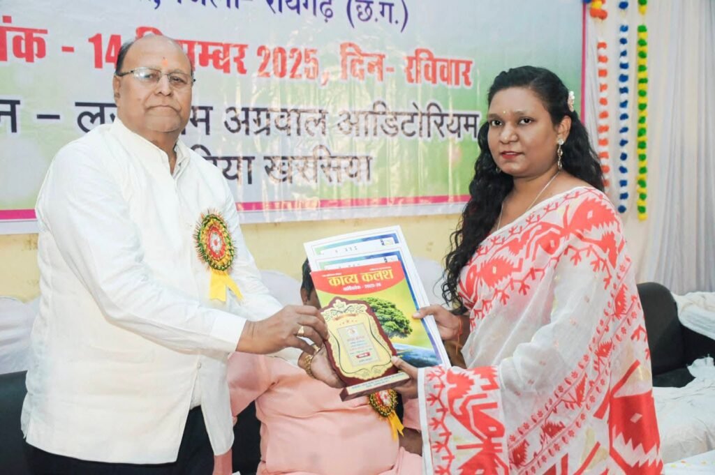 बाराद्वार के गौरव- छत्तीसगढ़ के वरिष्ठ साहित्यकार रमेश सिंघानिया को मिला साहित्य रत्न, काव्य कलश कला एवं साहित्य मंच ने किया था आयोजन, अपनी श्रेष्ठ रचनाओं के लिए राष्ट्रीय स्तर पर जाने जाते हैं साहित्यकार सिंघानिया kshititech