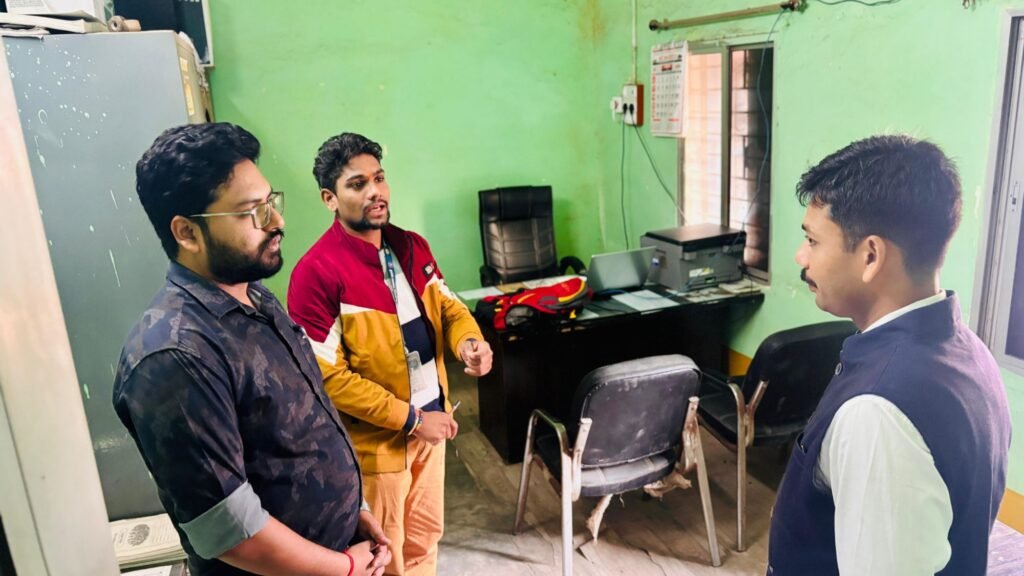 जनपद पंचायत शक्ति के आकस्मिक निरीक्षण में पहुंचे जिला पंचायत शक्ति के IAS सीईओ जैन साहब, शासन की योजनाओं के क्रियान्वयन की ली जानकारी, जनपद सीईओ कश्यप को दिए निर्देश kshititech