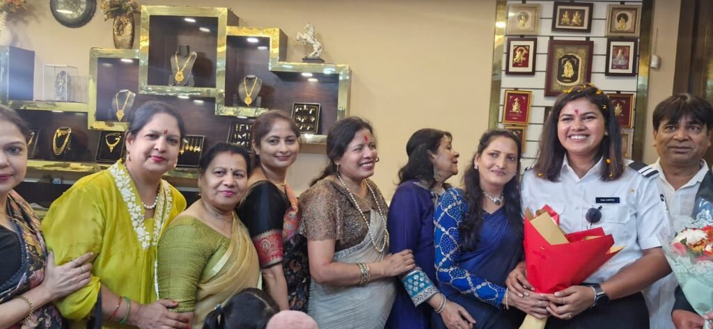 सत्य विद्या ज्वेलर्स परिवार शक्ति ने भी किया कैप्टन आस्था के पायलट बनने पर स्वागत, स्वागत रैली में समाज बंधुओ का मुंह मीठा भी कराया सत्य विद्या ज्वेलर्स परिवार में kshititech