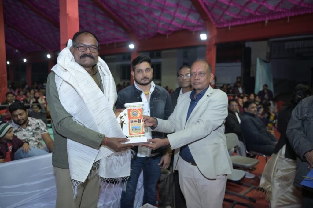 चंद्रहासिनी विद्यापीठ में वार्षिकोत्सव 'अभिव्यक्ति 5.0' की धूम; सांस्कृतिक प्रस्तुतियों ने मोहा मन , जिले के आईपीएस पुलिस अधीक्षक प्रफुल्ल ठाकुर रहे मुख्य अतिथि, एसपी साहब ने कहा- ऐसे आयोजनों से बच्चों की सांस्कृतिक प्रतिभाओं को मिलता है बेहतर अवसर चंद्रहासिनी विद्यापीठ में वार्षिकोत्सव 'अभिव्यक्ति 5.0' की धूम; सांस्कृतिक प्रस्तुतियों ने मोहा मन , जिले के आईपीएस पुलिस अधीक्षक प्रफुल्ल ठाकुर रहे मुख्य अतिथि, एसपी साहब ने कहा- ऐसे आयोजनों से बच्चों की सांस्कृतिक प्रतिभाओं को मिलता है बेहतर अवसर kshititech