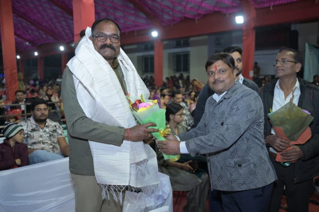 चंद्रहासिनी विद्यापीठ में वार्षिकोत्सव 'अभिव्यक्ति 5.0' की धूम; सांस्कृतिक प्रस्तुतियों ने मोहा मन , जिले के आईपीएस पुलिस अधीक्षक प्रफुल्ल ठाकुर रहे मुख्य अतिथि, एसपी साहब ने कहा- ऐसे आयोजनों से बच्चों की सांस्कृतिक प्रतिभाओं को मिलता है बेहतर अवसर चंद्रहासिनी विद्यापीठ में वार्षिकोत्सव 'अभिव्यक्ति 5.0' की धूम; सांस्कृतिक प्रस्तुतियों ने मोहा मन , जिले के आईपीएस पुलिस अधीक्षक प्रफुल्ल ठाकुर रहे मुख्य अतिथि, एसपी साहब ने कहा- ऐसे आयोजनों से बच्चों की सांस्कृतिक प्रतिभाओं को मिलता है बेहतर अवसर kshititech