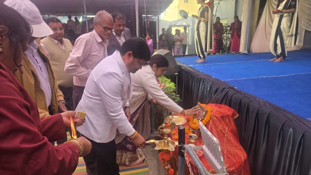 शक्ति के अनुनय कान्वेंट स्कूल में हुआ वार्षिक उत्सव का आयोजन, पूर्व विधायक डॉक्टर खिलावन साहू ने कहा- बोर्ड परीक्षाओं में विद्यालय के बच्चों का मेरिट सूची में आना जिले के लिए गौरव की बात, जिला शिक्षा अधिकारी भी रही कार्यक्रम में मौजूद, उत्कृष्ट बच्चों का भी हुआ सम्मान kshititech