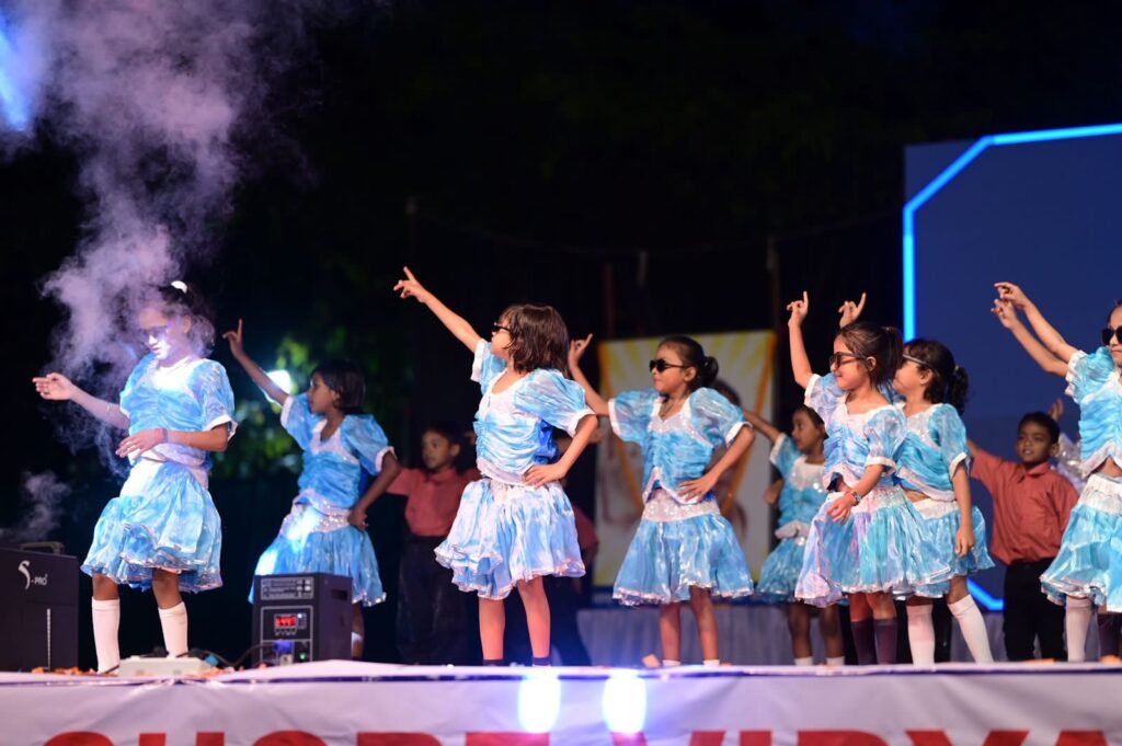 वार्षिक समारोह में शिक्षा मंत्री गजेंद्र यादव बोले- संस्कारयुक्त शिक्षा से बनता है सशक्त भविष्य,अघोर विद्यापीठ पोड़ी दल्हा में संस्कार और संस्कृति का भव्य उत्सव,माईनिंग चैयरमेन सौरभ सिंह भी रहे मौजूद kshititech