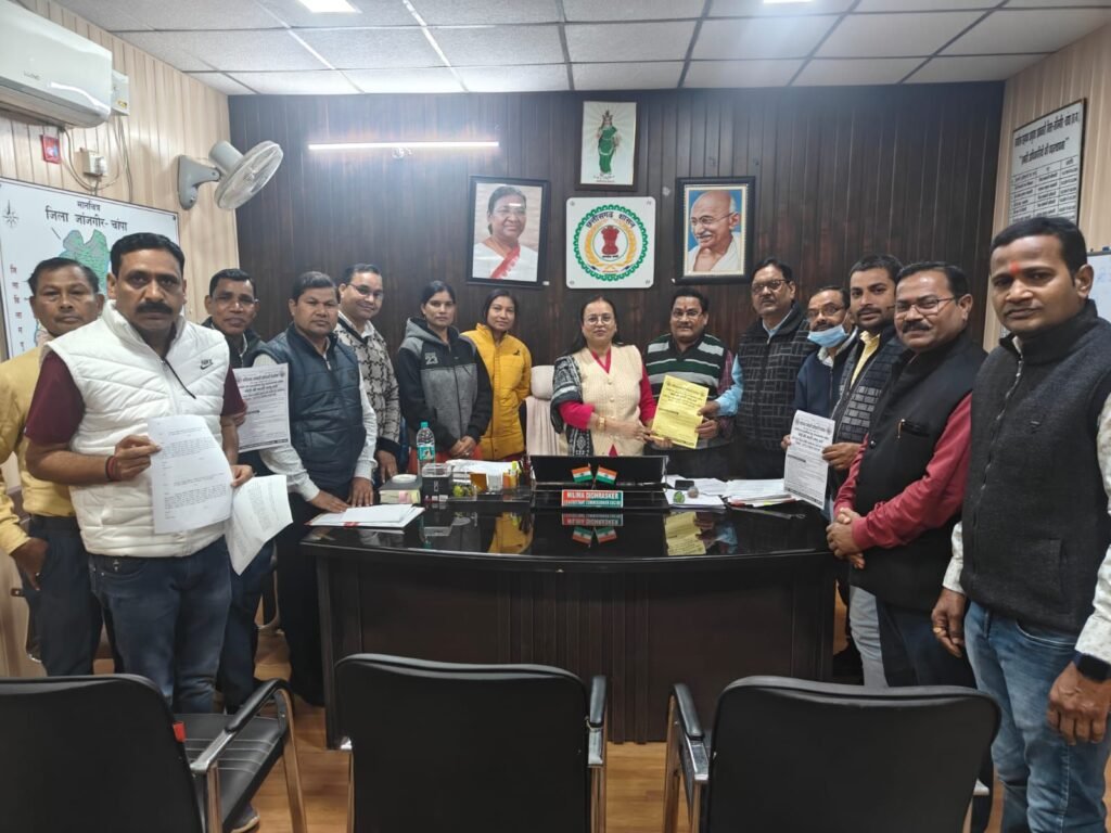 सरकार के खिलाफ होगा कर्मचारियों का हल्ला बोल आंदोलन- 29 से 31 दिसंबर तक सरकारी अधिकारी- कर्मचारियों की कलम बंद,काम बंद, 11 सूत्रीय मांगों को लेकर संगठन हुआ एकजुट शिक्षक संघ जांजगीर-चाम्पा के जिला अध्यक्ष डॉ रविंद्र द्विवेदी ने दी जानकारी सरकार के खिलाफ होगा कर्मचारियों का हल्ला बोल आंदोलन- 29 से 31 दिसंबर तक सरकारी अधिकारी- कर्मचारियों की कलम बंद,काम बंद, 11 सूत्रीय मांगों को लेकर संगठन हुआ एकजुट शिक्षक संघ जांजगीर-चाम्पा के जिला अध्यक्ष डॉ रविंद्र द्विवेदी ने दी जानकारी kshititech